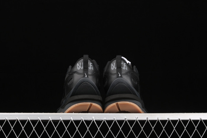 SACAI X VAPORWAFFLE 
