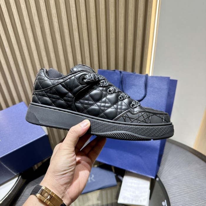 D10R B9s SNEAKER