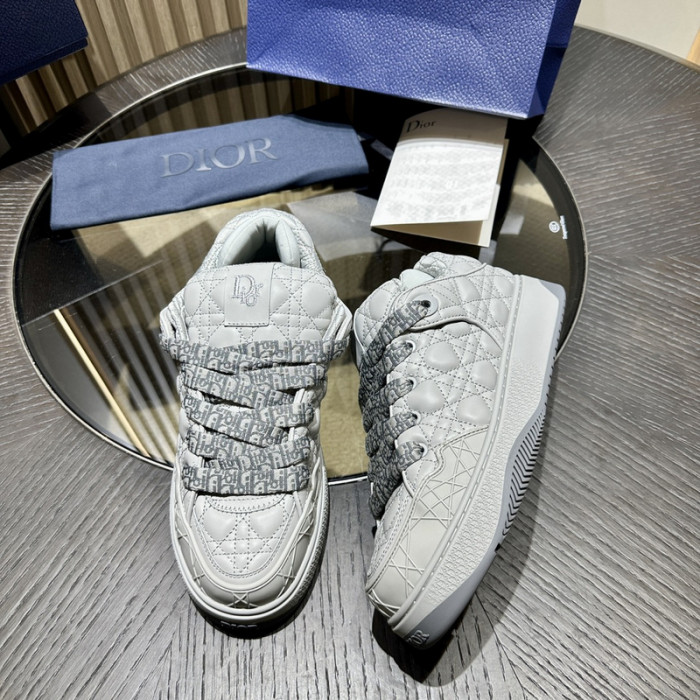 D10R B9s SNEAKER