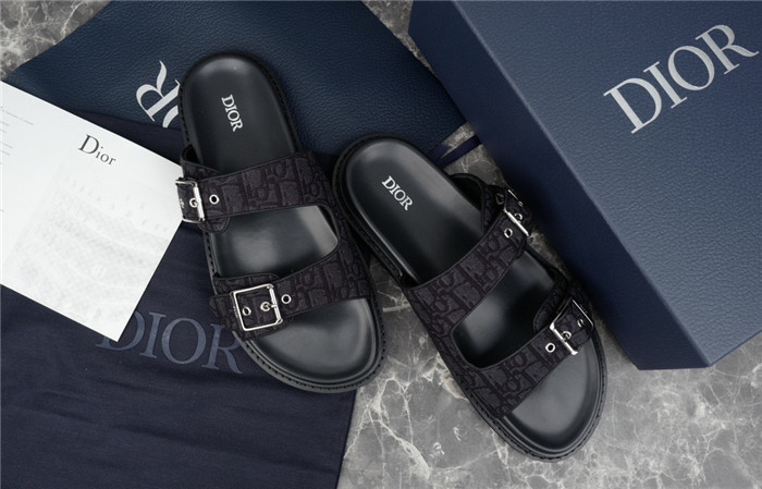 d10r sandal