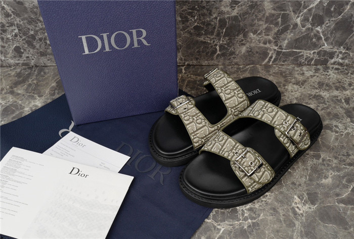 d10r sandal
