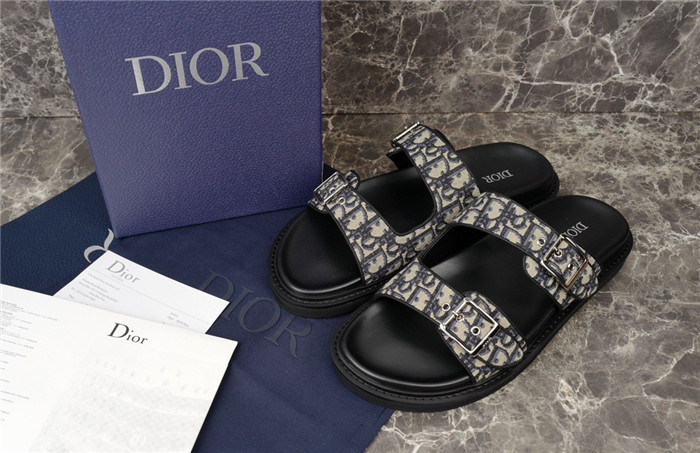 d10r sandal