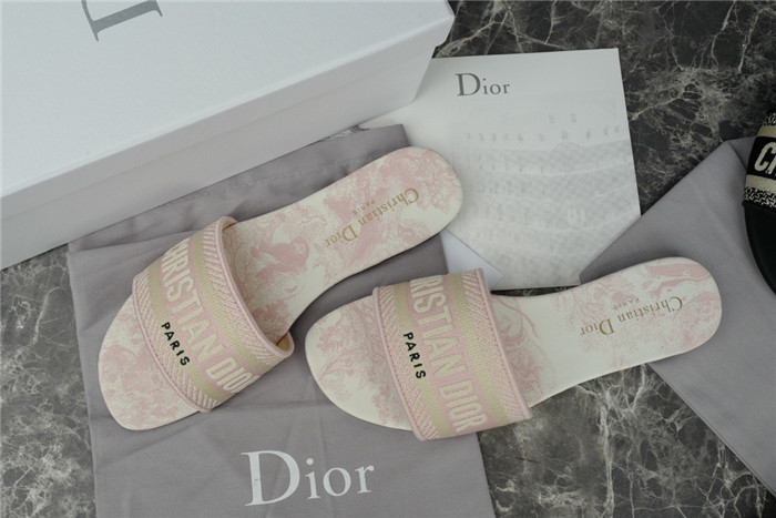 d10r sandal