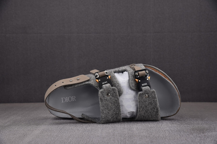 d10r sandal