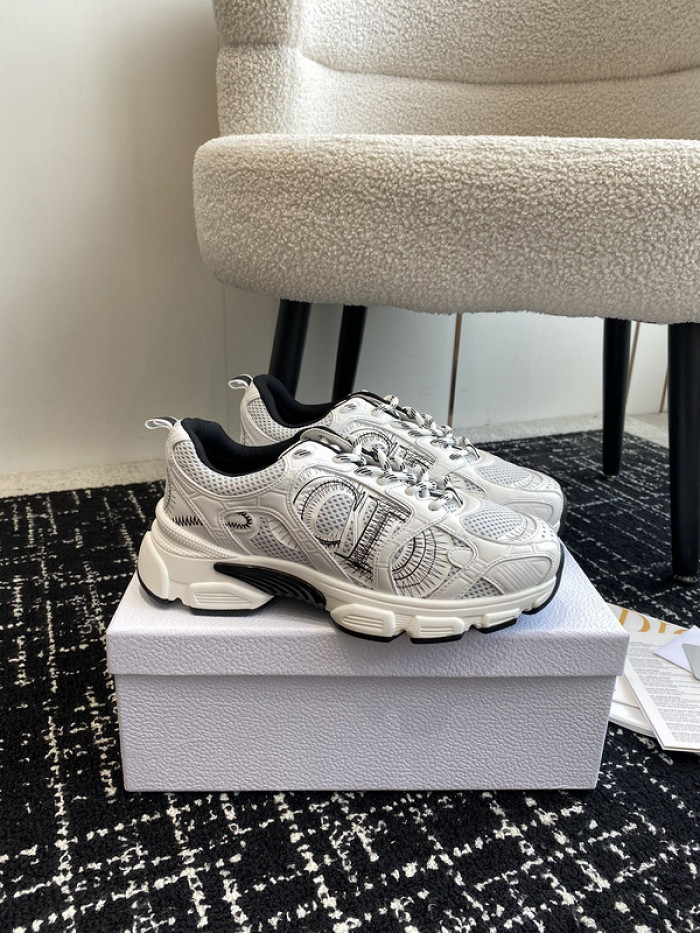 D10R SNEAKER