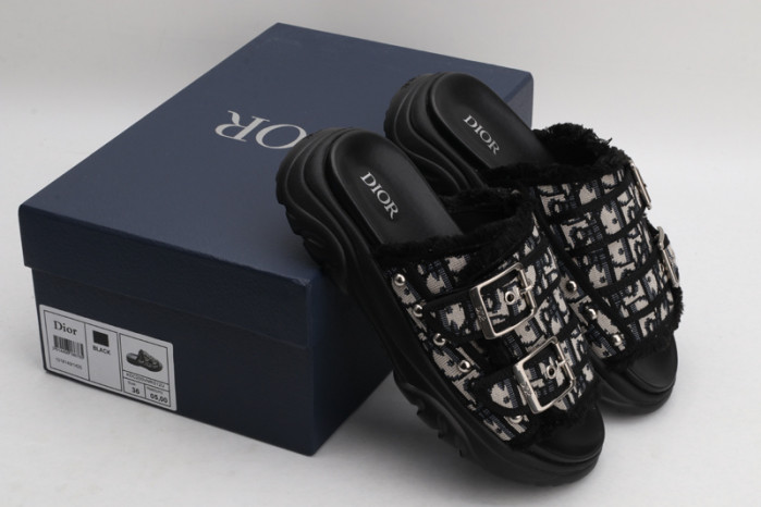 d10r sandal