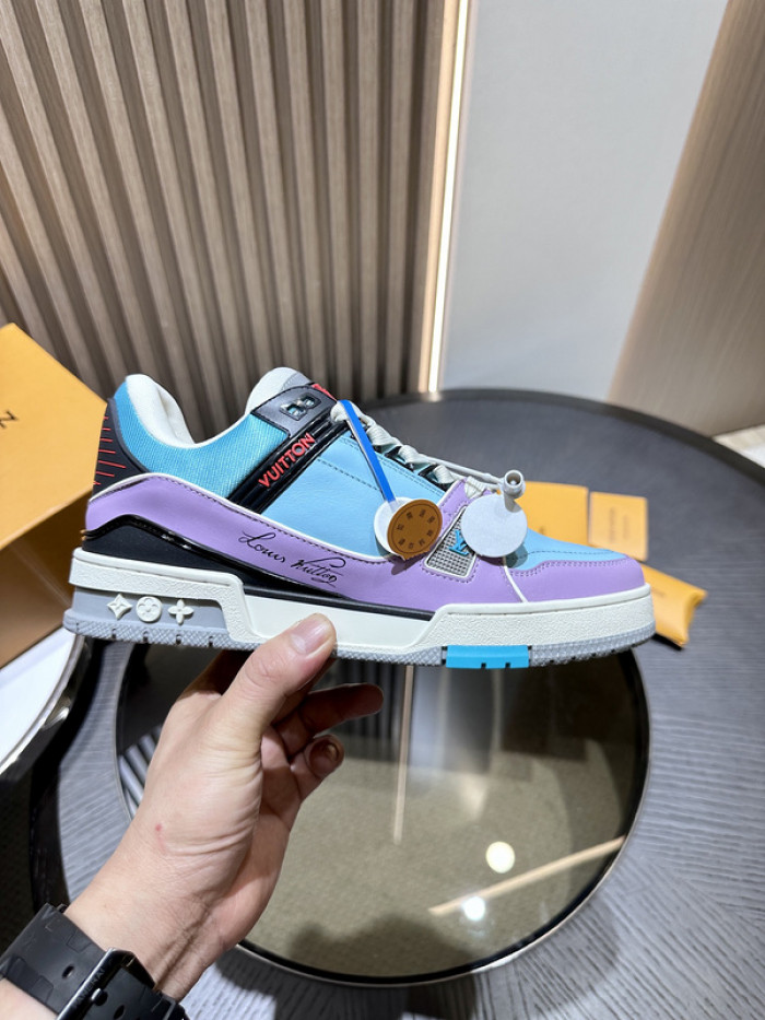 L0VT SNEAKER