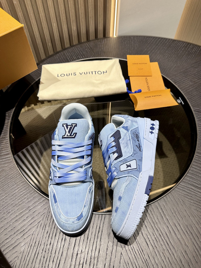 L0VT SNEAKER