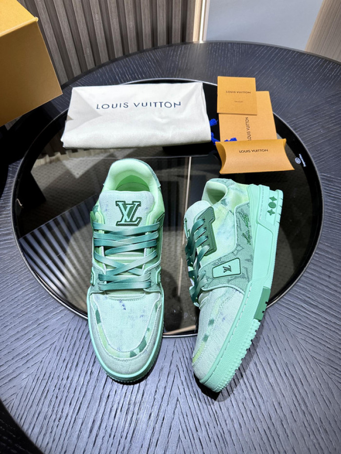 L0VT SNEAKER