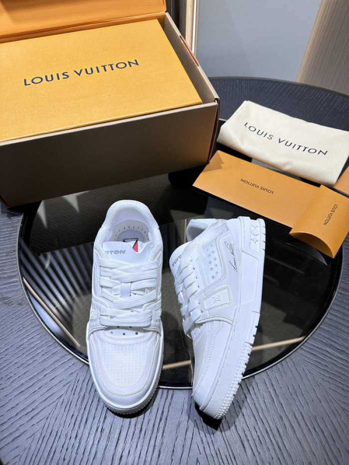 L0VT SNEAKER