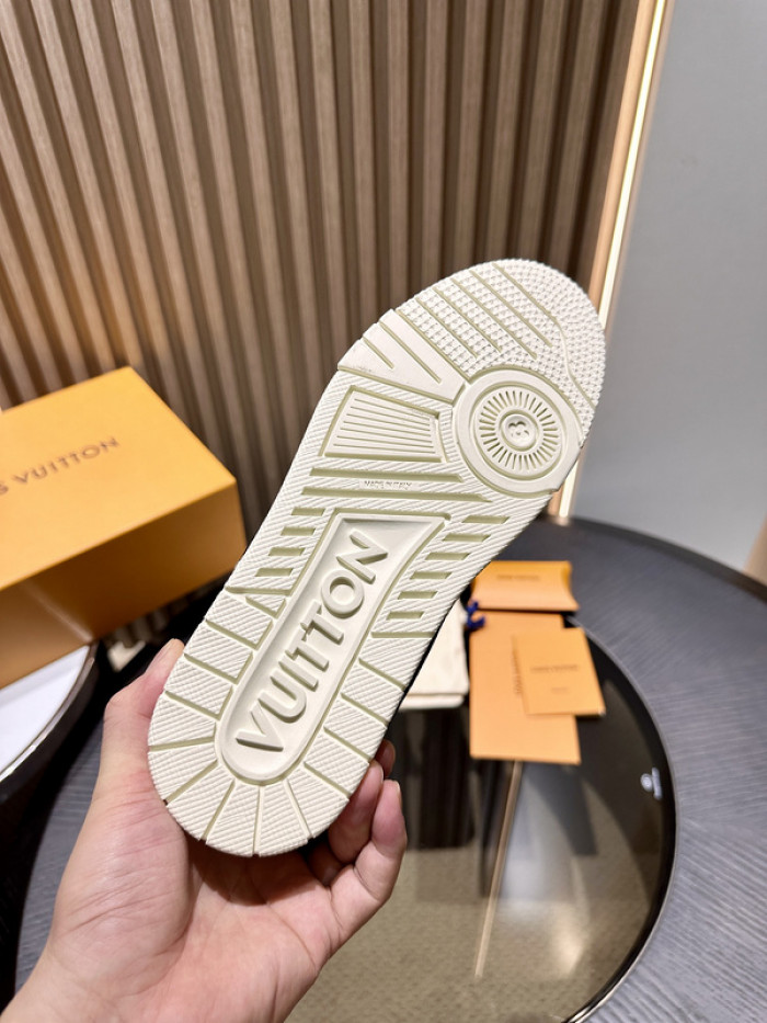 L0VT SNEAKER