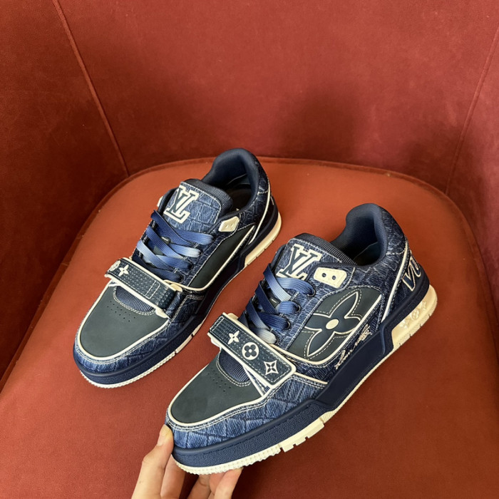 L0VT SNEAKER