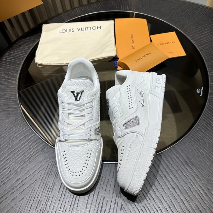 L0VT SNEAKER