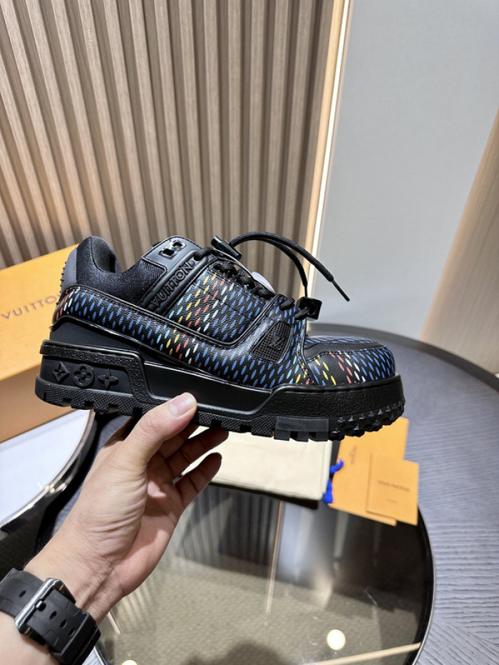 L0VT SNEAKER