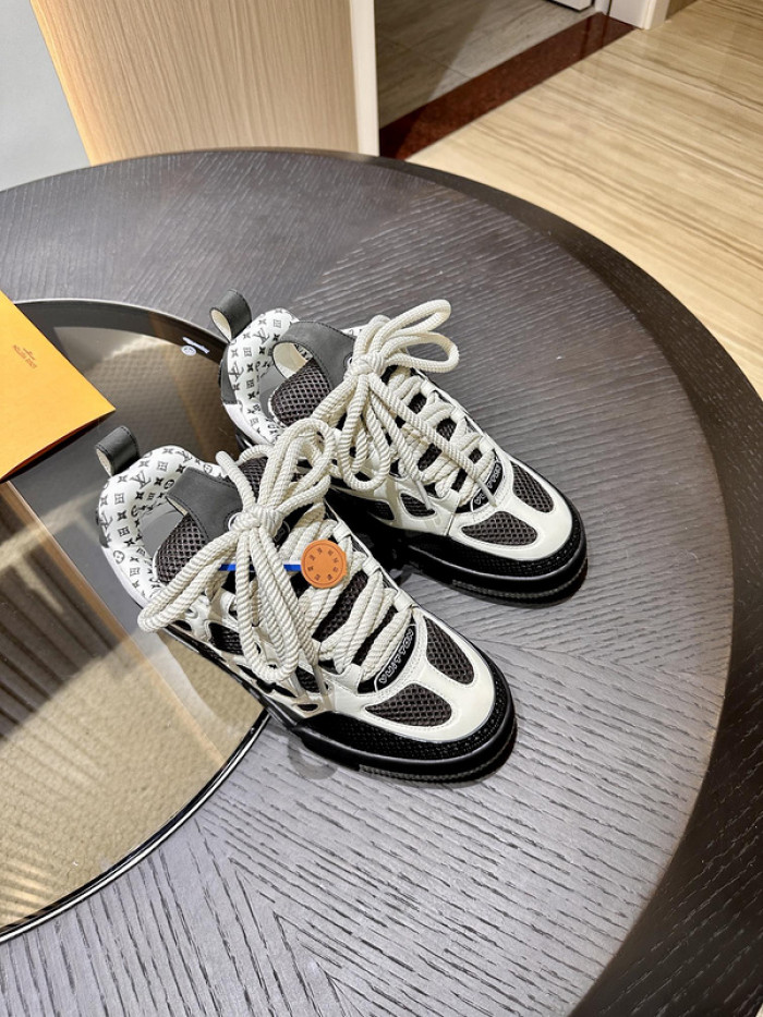 L0VT SNEAKER