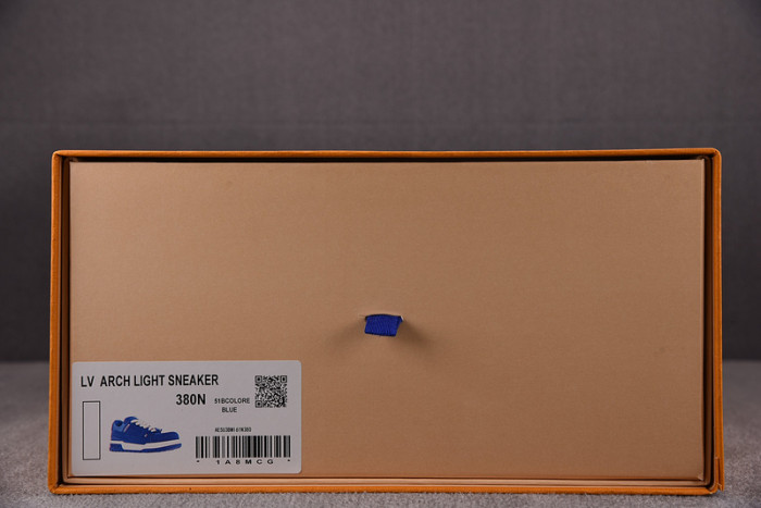 L0VT SNEAKER