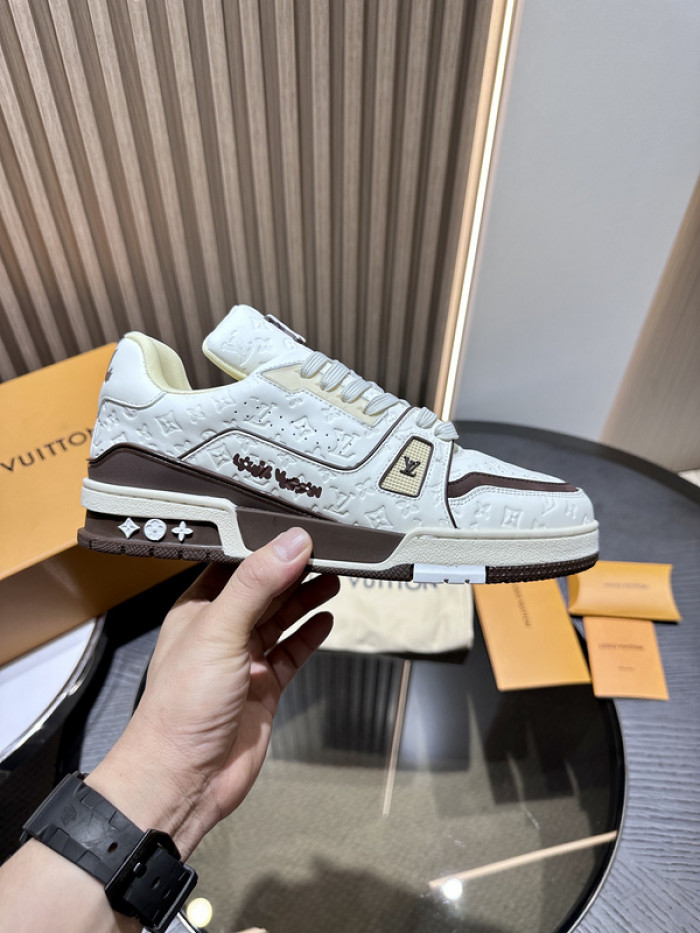 L0VT SNEAKER