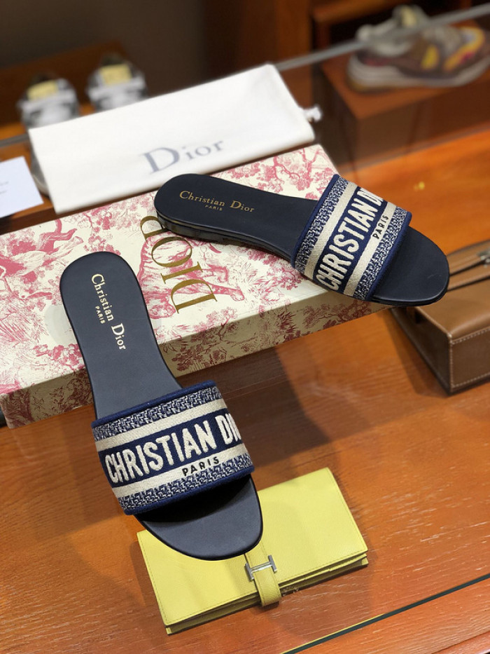 d10r sandal